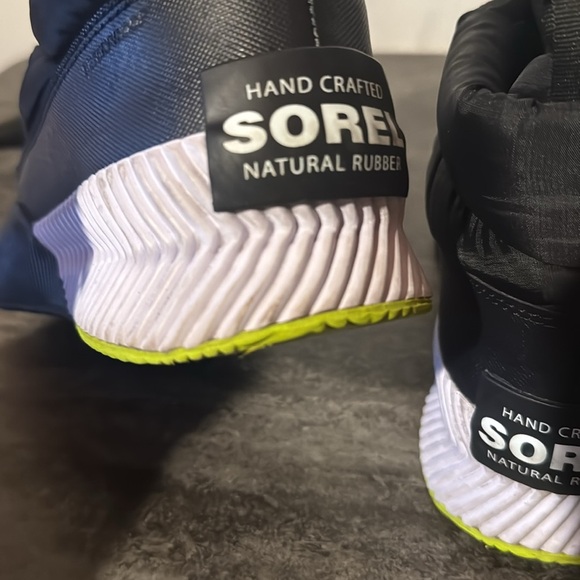 Sorel Women’s Black Out N About III Puffy Zip Boot Sneaker. Size 8 - Picture 10 of 10